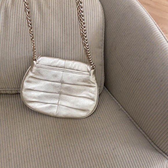 Gold crossbody bag with magnetic closure, like new - Picture 4 of 5